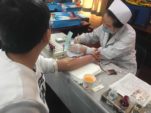 1512796507313.jpg 工業(yè)公司獻血圖片1_副本.jpg